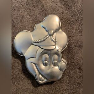 DISNEY “Mickey Mouse” Cake pan. BANDLEADER. Wilton vintage. Good used condition.